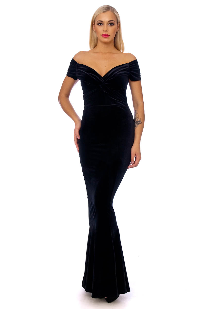 Share 135+ long black velvet dress best - seven.edu.vn